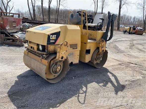CAT CB24 Грунтові котки