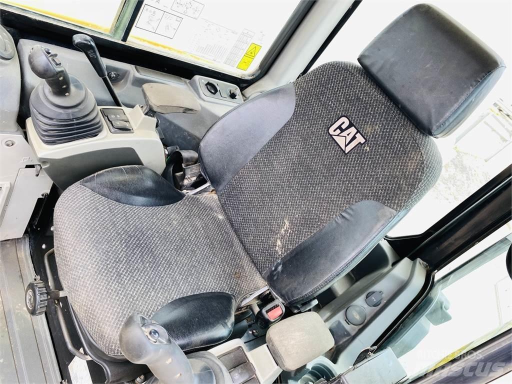 CAT 305E2 Середні екскаватори 7т. - 12т.