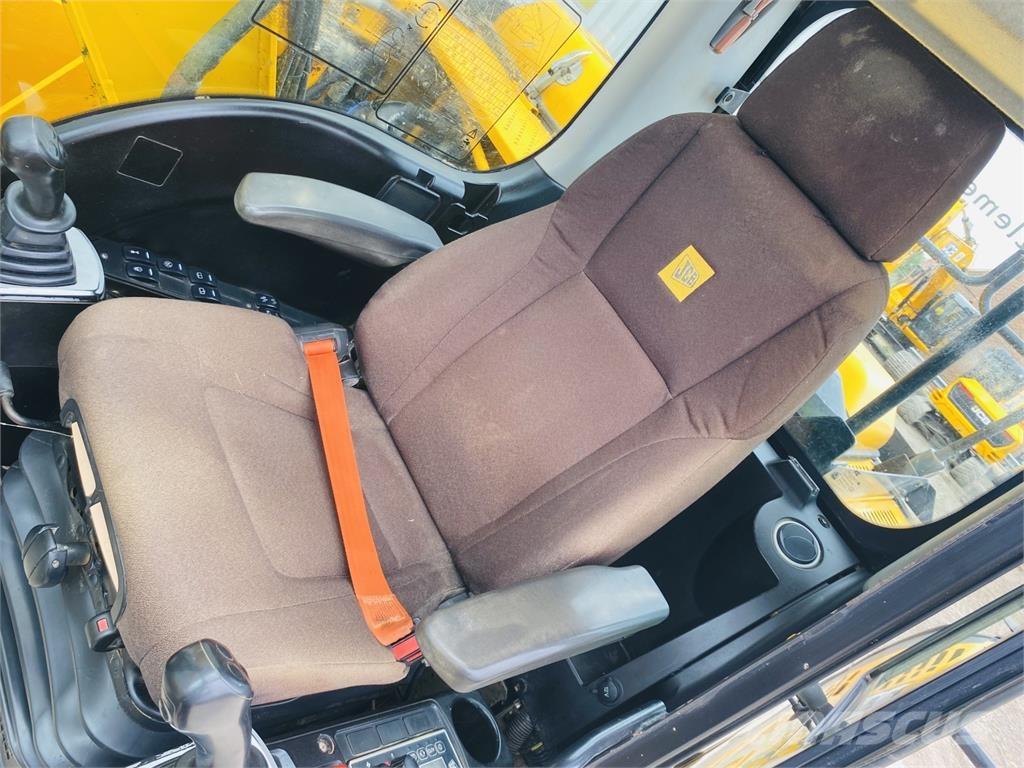 JCB JS130LC Гусеничні екскаватори