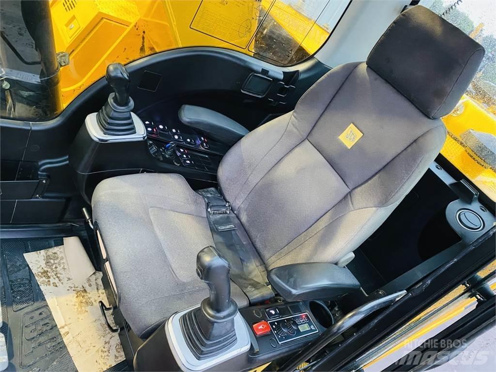 JCB JS220LC Гусеничні екскаватори