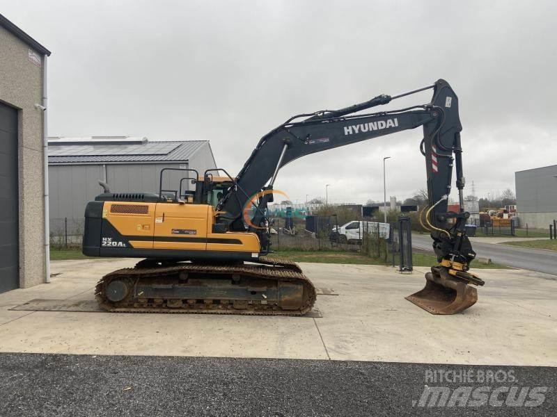 Hyundai HX220 L Колісні екскаватори