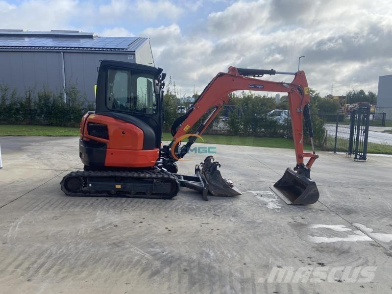 Kubota U36-4 Колісні екскаватори