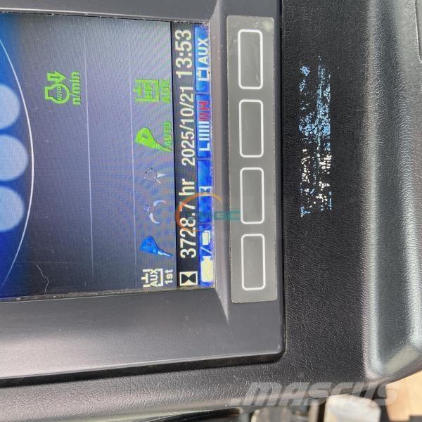 Takeuchi TB215R Колісні екскаватори