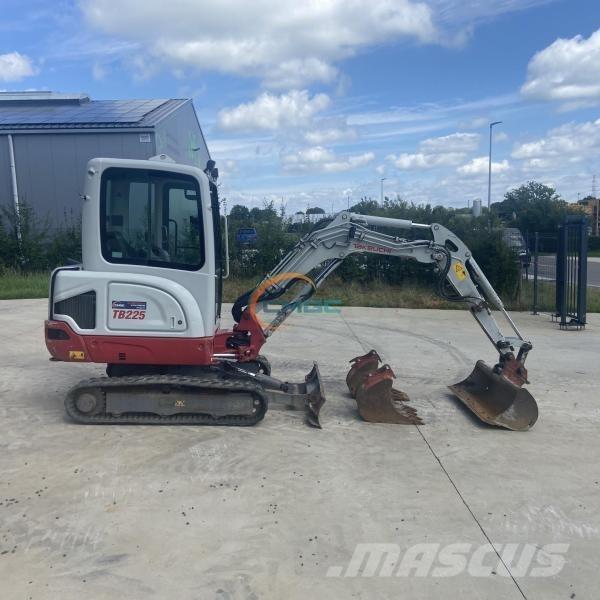 Takeuchi TB225 Колісні екскаватори