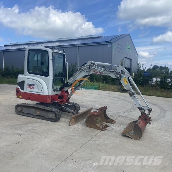 Takeuchi TB225 Колісні екскаватори