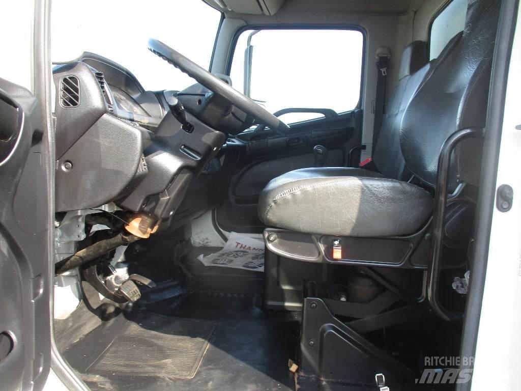 Hino 338 Фургони