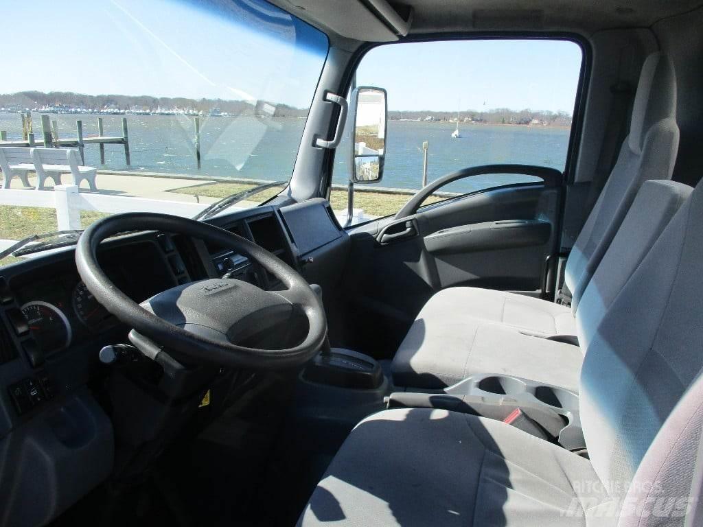 Isuzu NPR Фургони