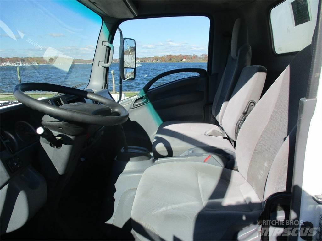Isuzu NQR Фургони