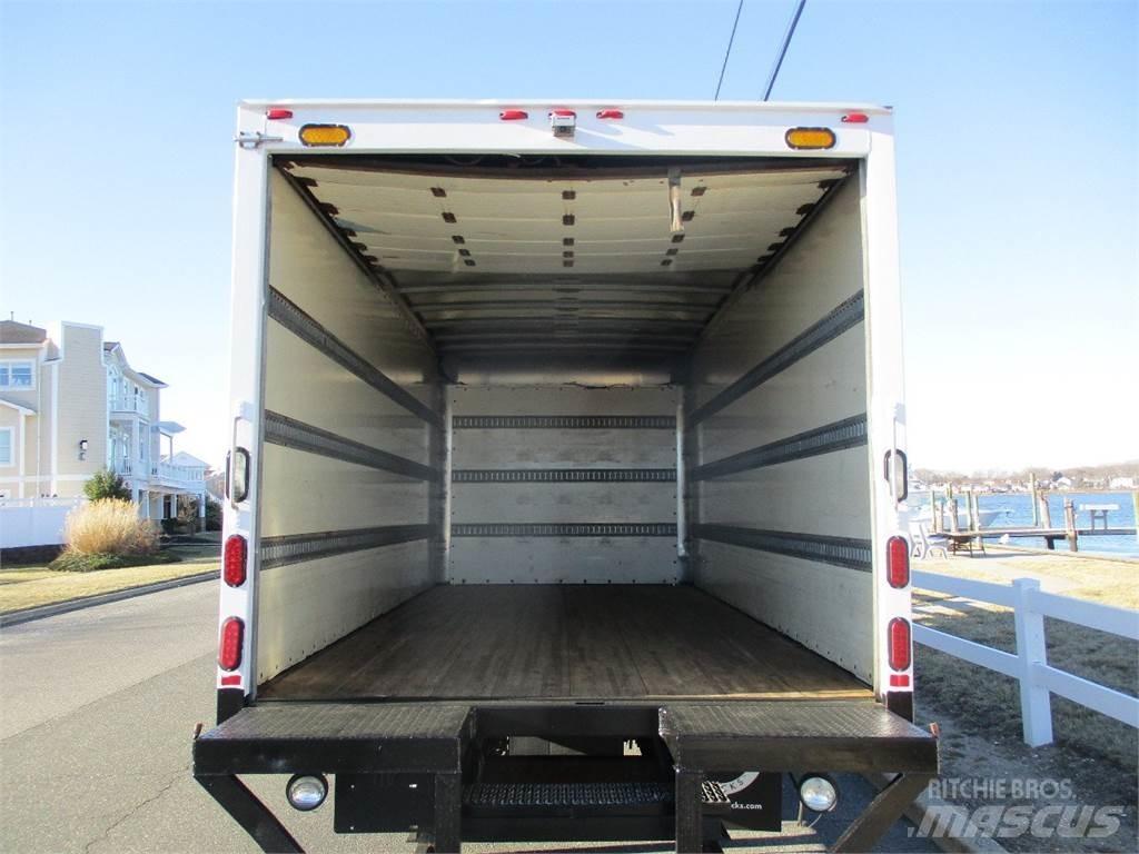Isuzu NQR Фургони