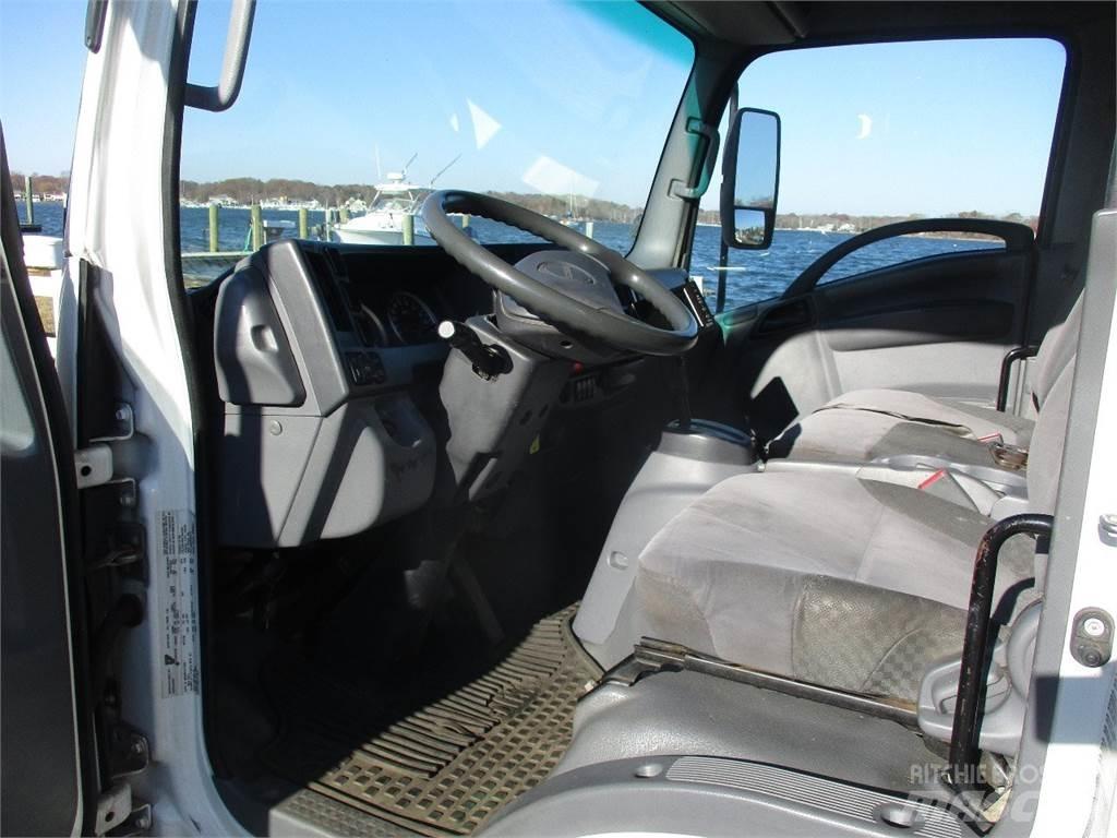 Isuzu NRR Фургони
