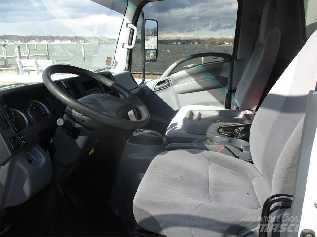 Isuzu NRR Фургони