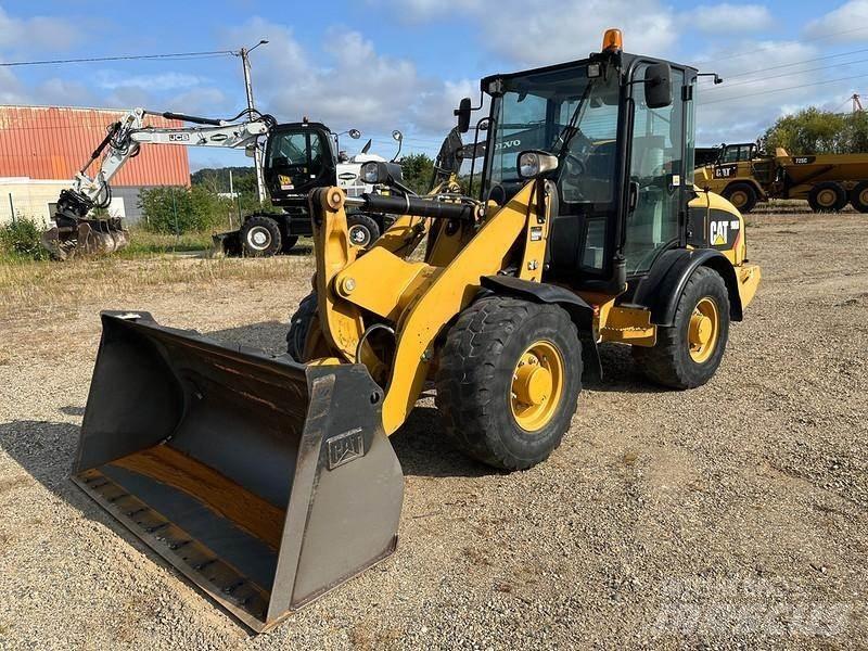 CAT 906H Фронтальні навантажувачі