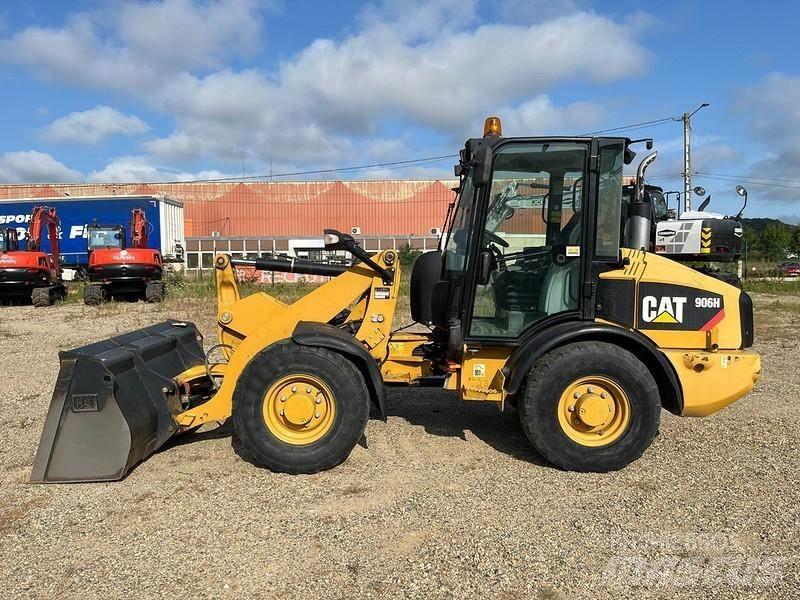 CAT 906H Фронтальні навантажувачі