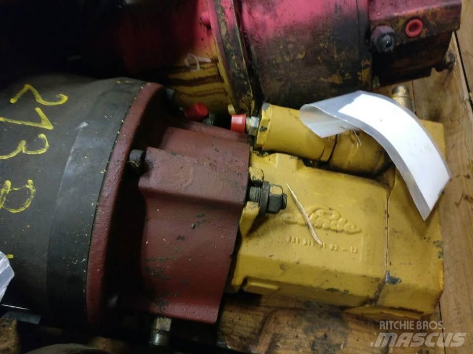CAT 213B Гідравліка