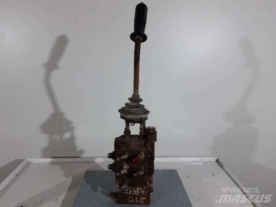 CAT 215 Кабіна