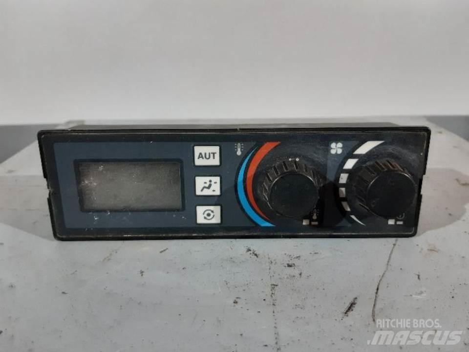 CAT 312CL Кабіна