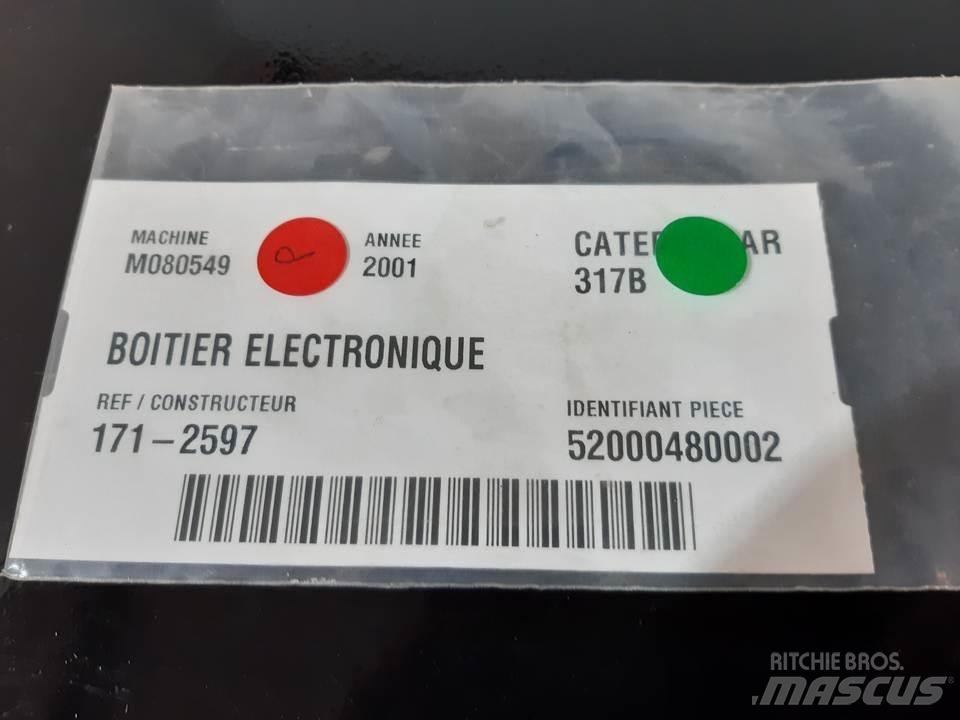 CAT 317B Кабіна