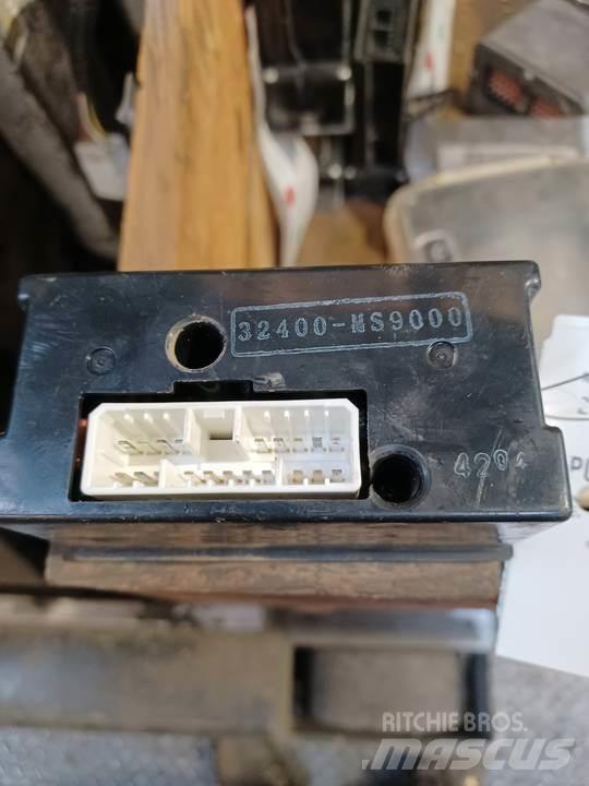 CAT 318C Кабіна