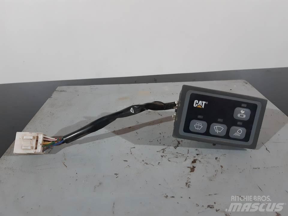 CAT 318C Кабіна