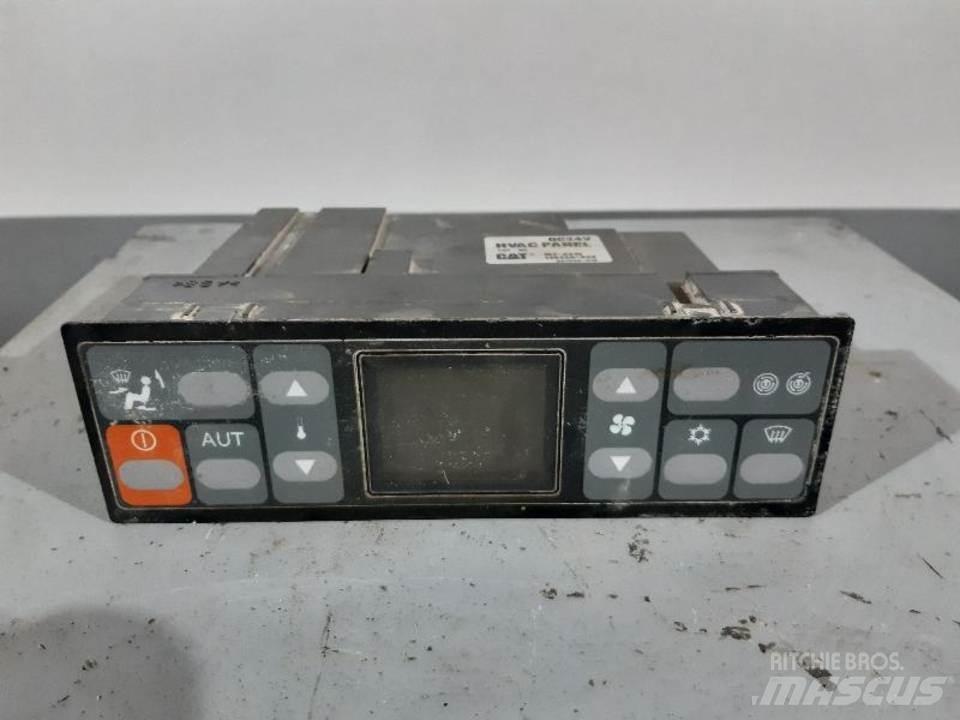 CAT 318C Кабіна
