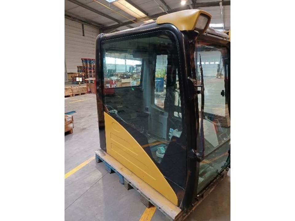 CAT 320DL Кабіна