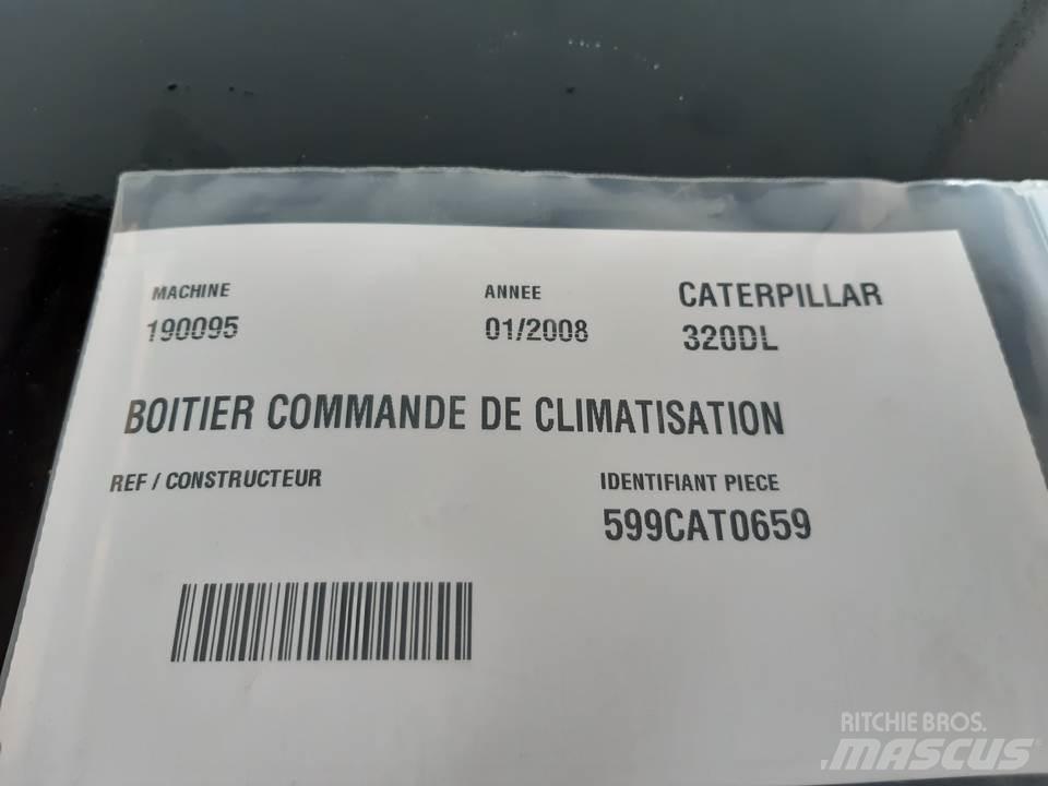 CAT 320DL Кабіна