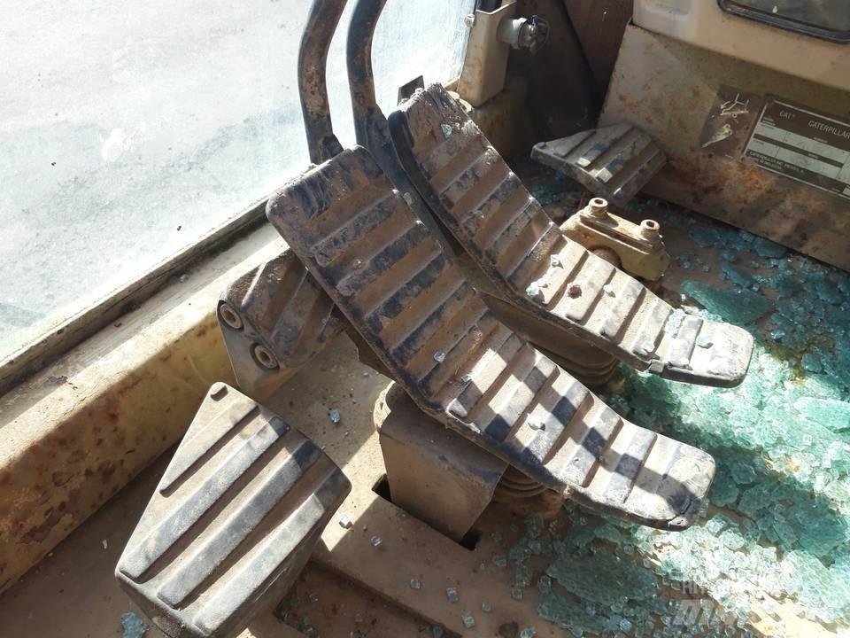 CAT 325LN Кабіна