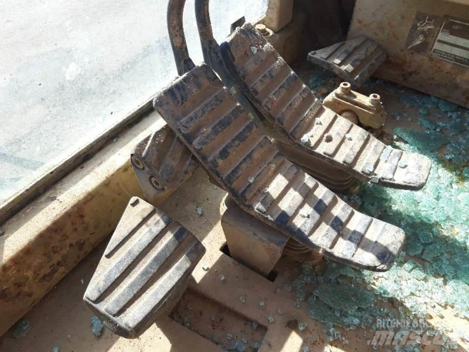 CAT 325LN Кабіна