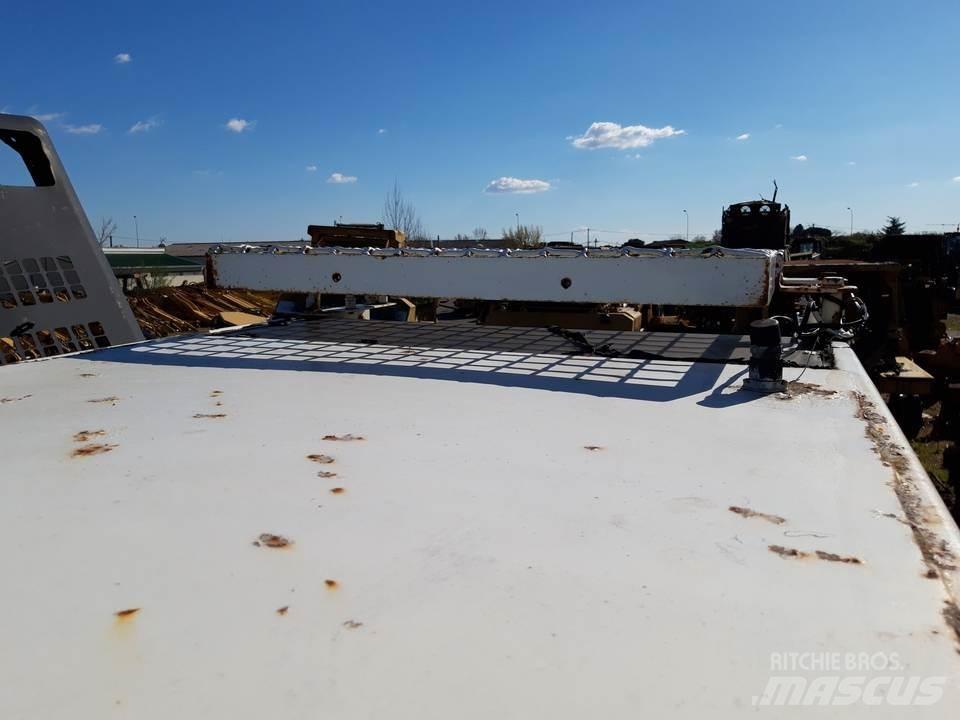 CAT 325LN Кабіна