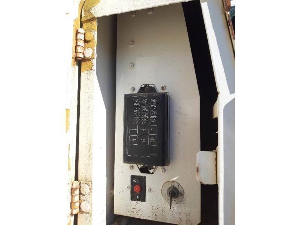 CAT 325LN Кабіна