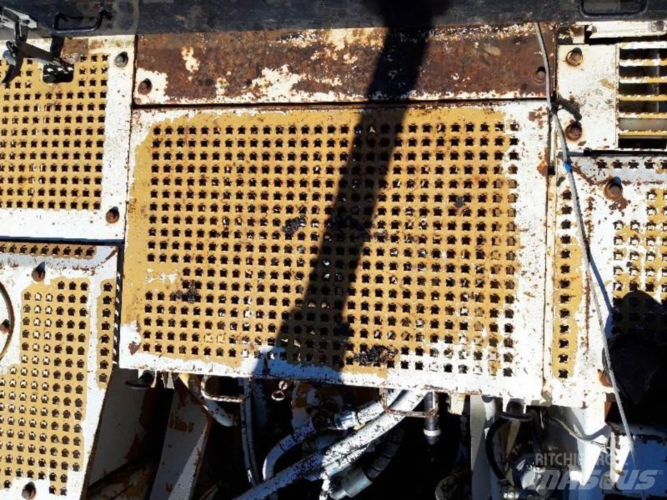 CAT 325LN Кабіна