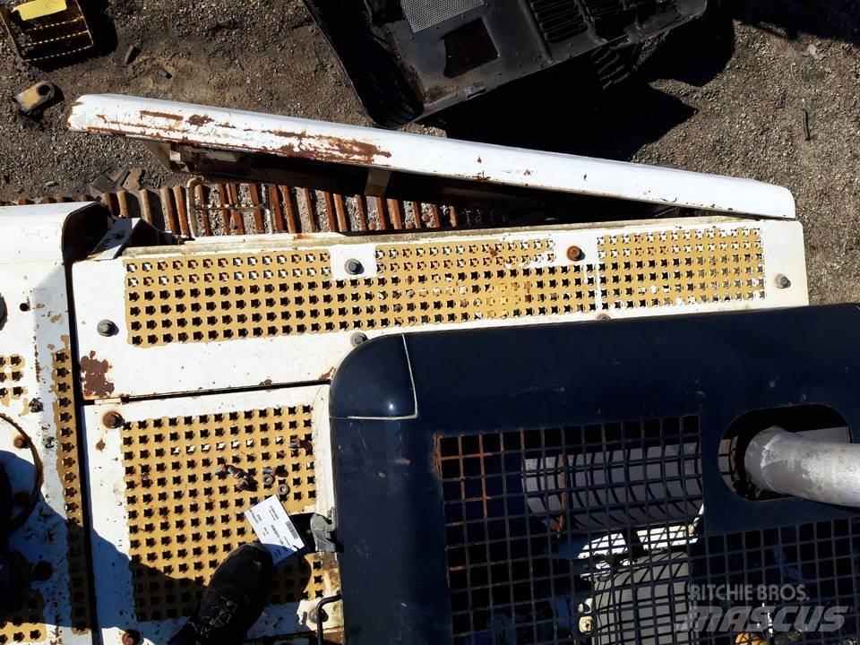 CAT 325LN Кабіна