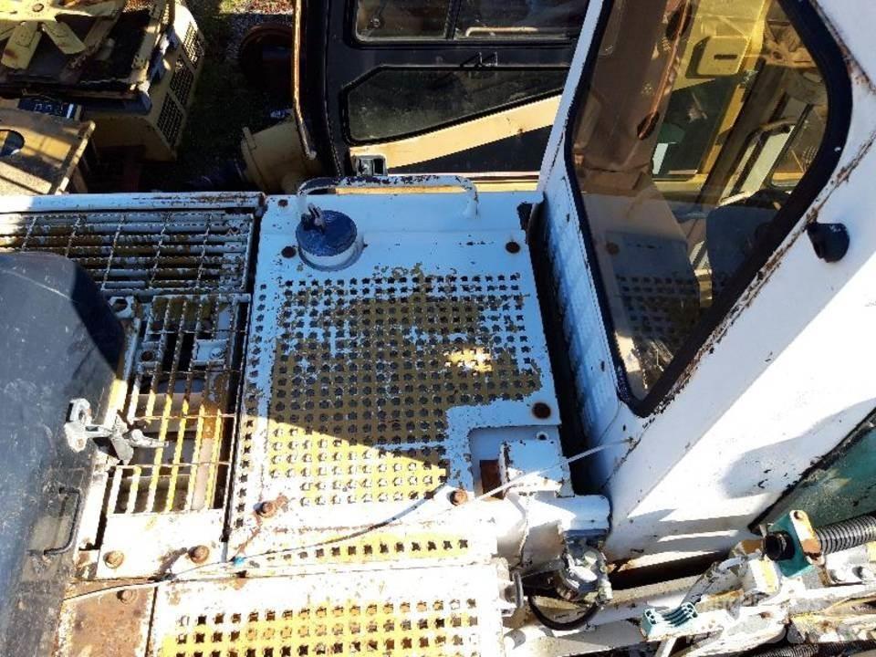 CAT 325LN Кабіна