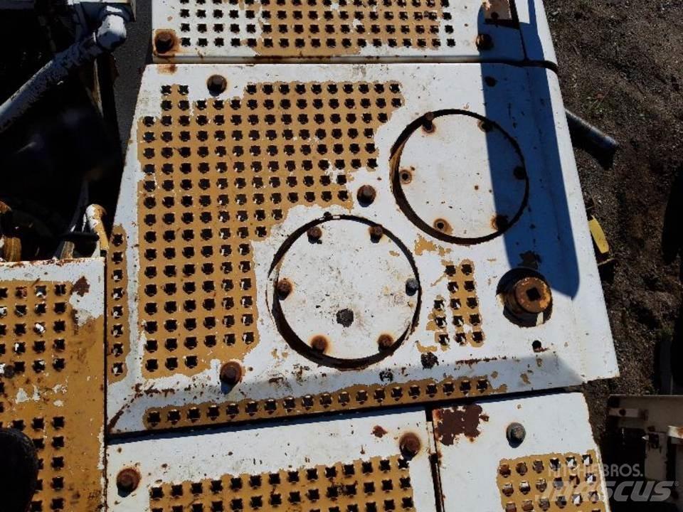 CAT 325LN Кабіна