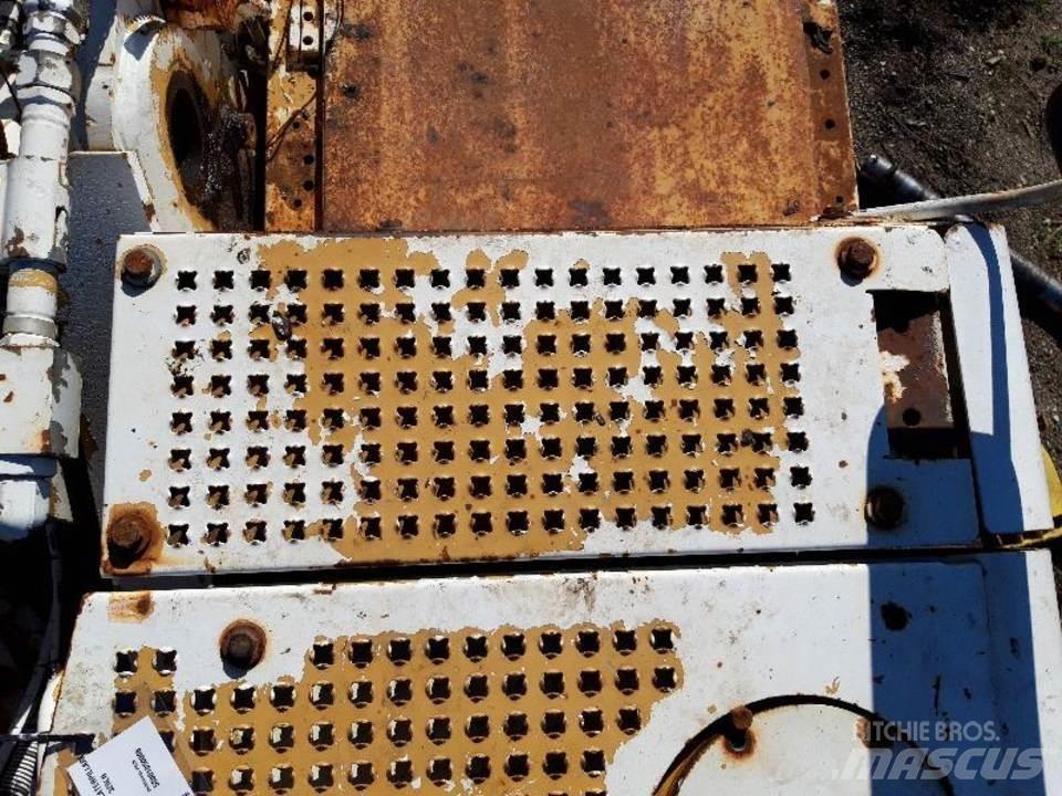 CAT 325LN Кабіна