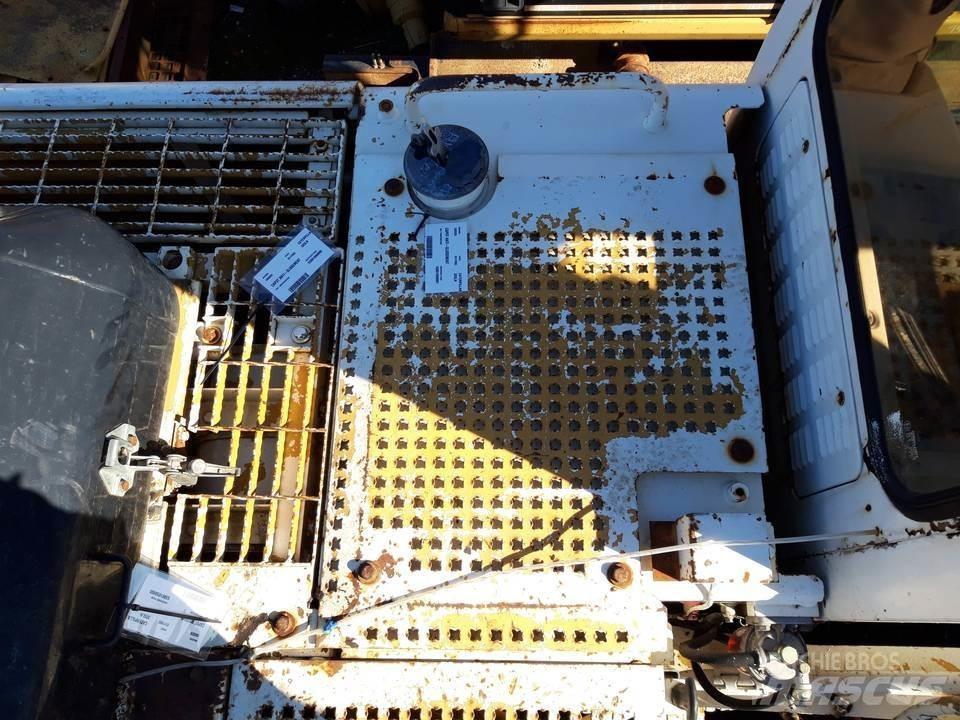 CAT 325LN Кабіна