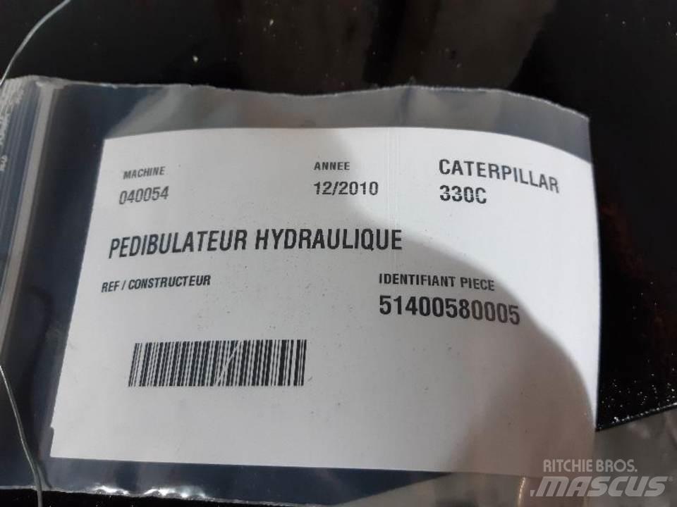 CAT 330C Кабіна