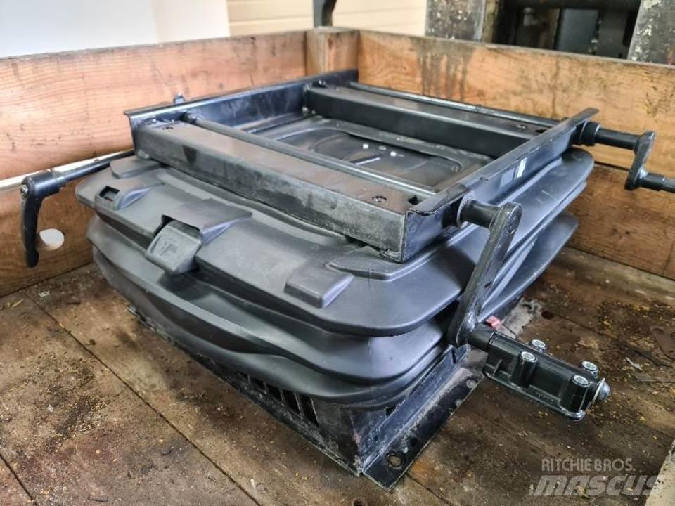 CAT 336DL Кабіна