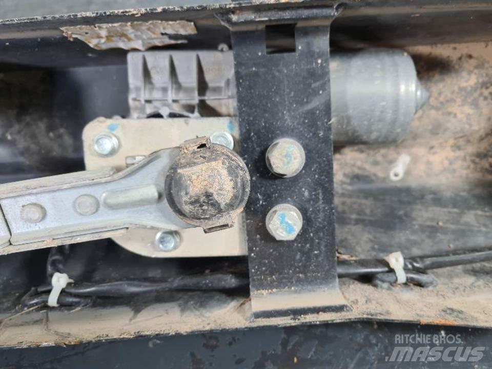 CAT 336DL Кабіна