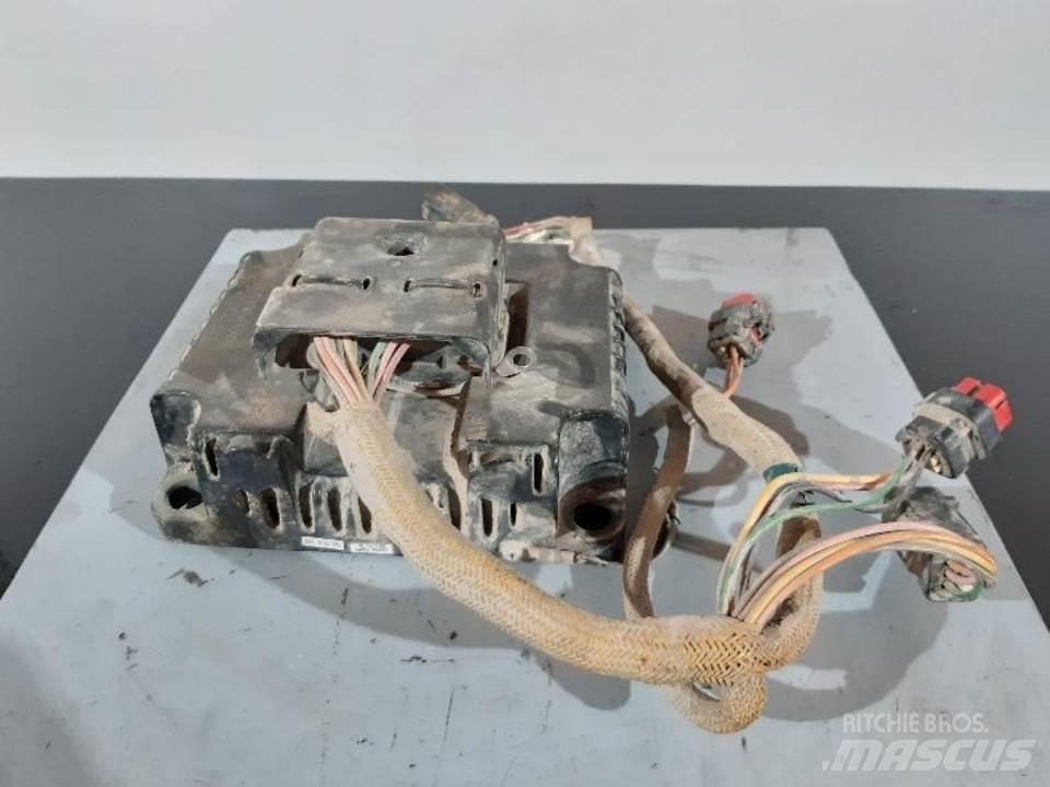CAT 345C Кабіна
