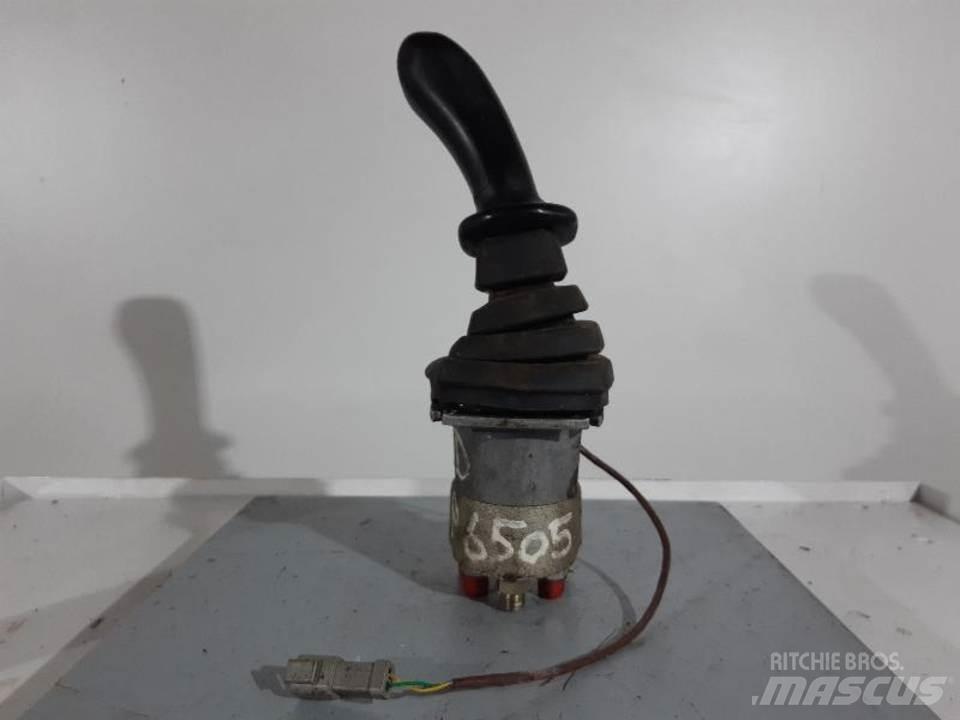 CAT 432D Кабіна