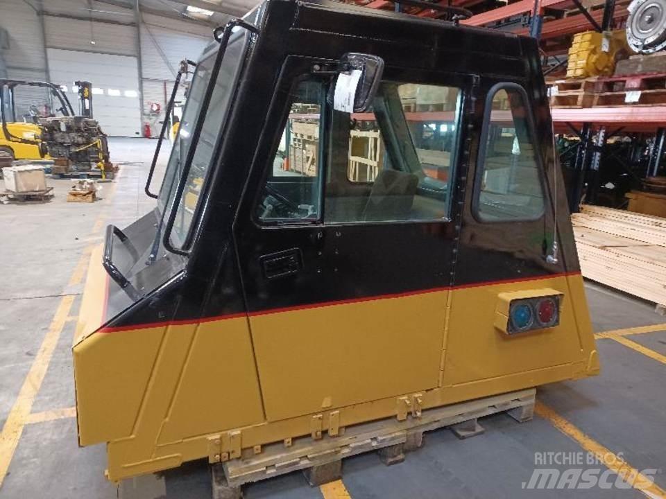 CAT 771D Кабіна