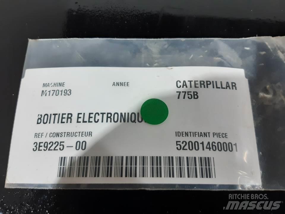 CAT 775B Кабіна