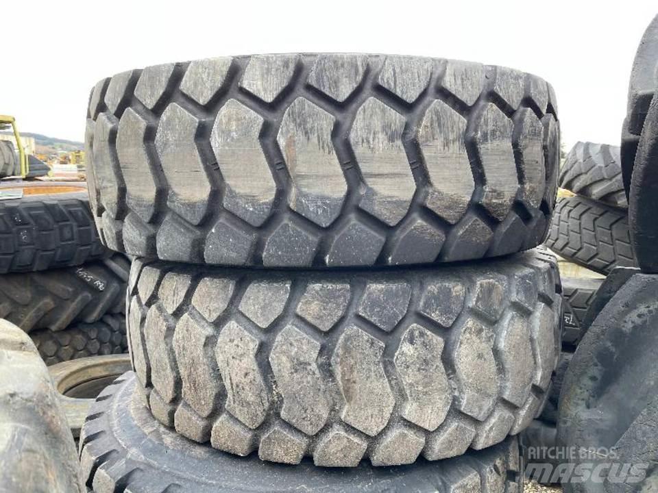 CAT 918M Гусениці