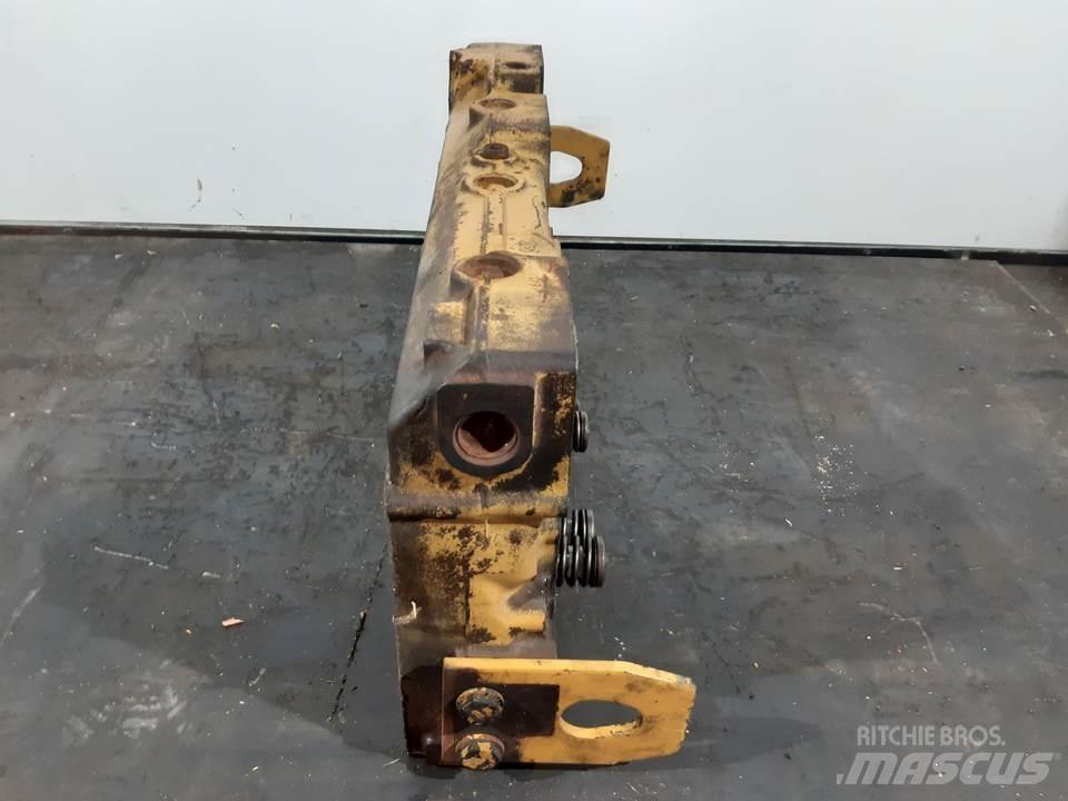 CAT 963 Двигуни