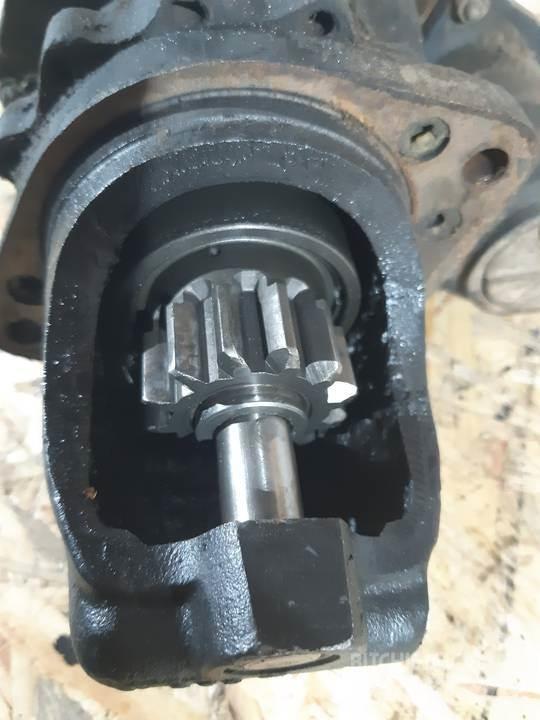 CAT 963B Двигуни