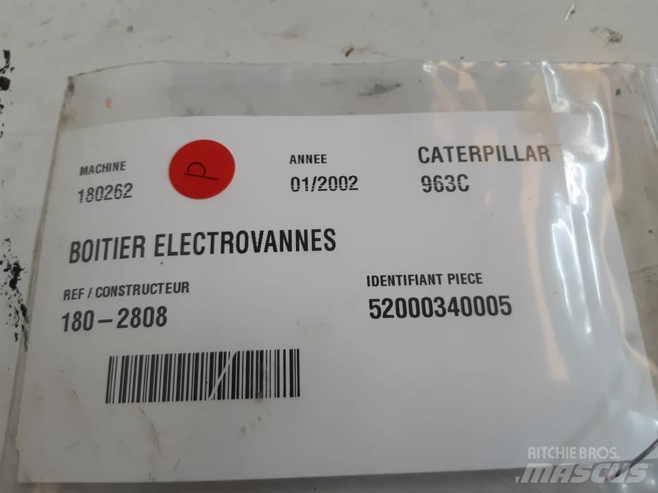 CAT 963C Кабіна