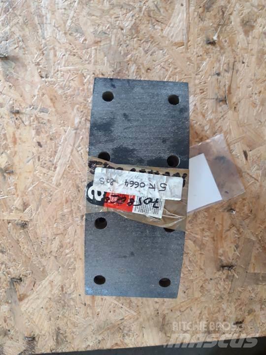 CAT 966C Гусениці