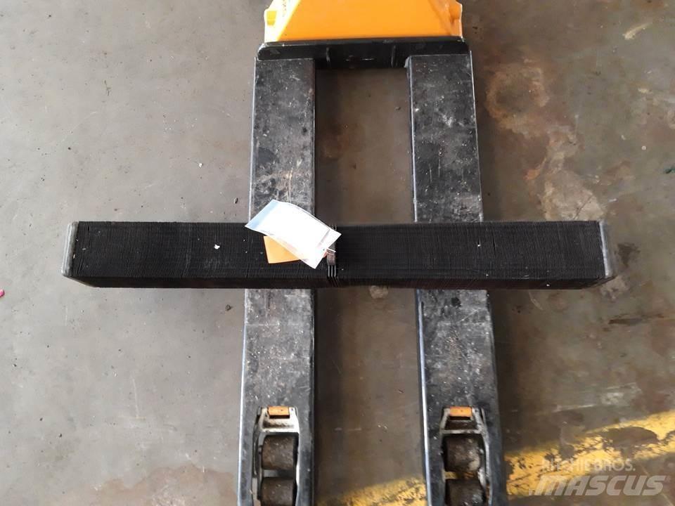 CAT 970F Двигуни