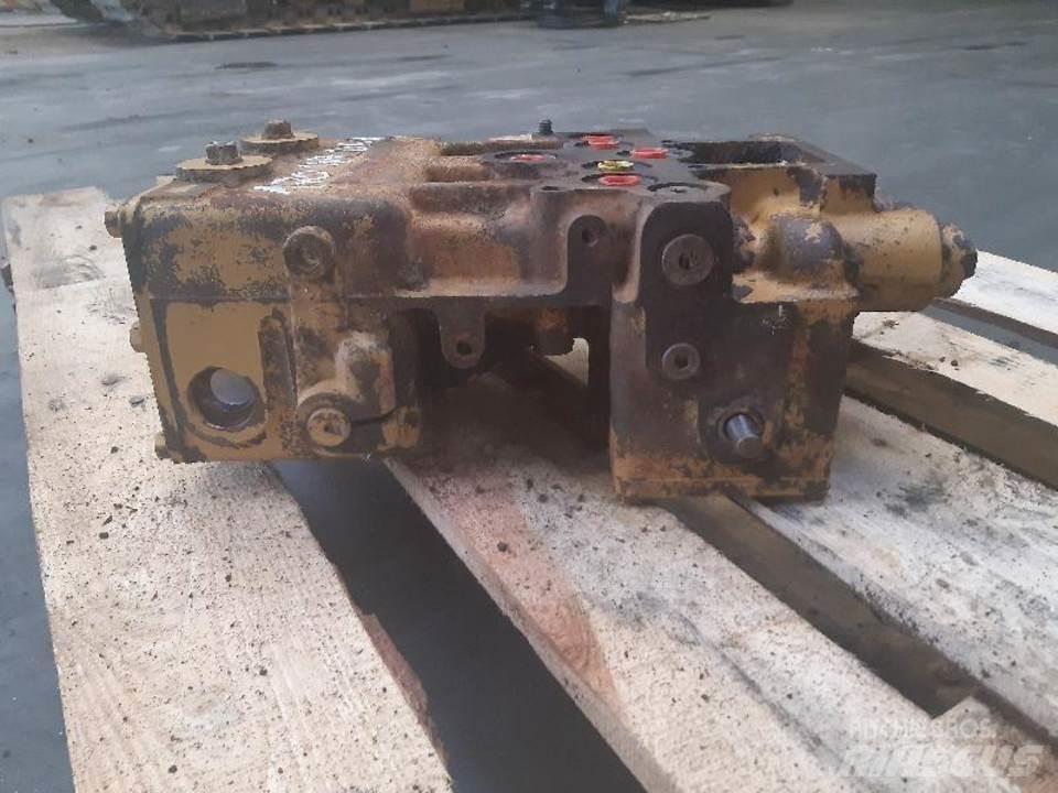 CAT D5H Гідравліка
